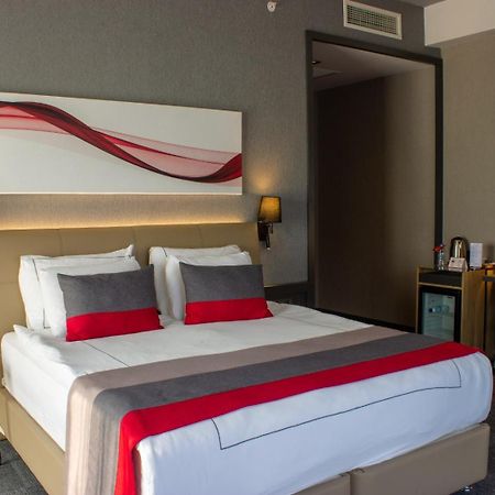 Hotel Ramada By Wyndham Tire Extérieur photo