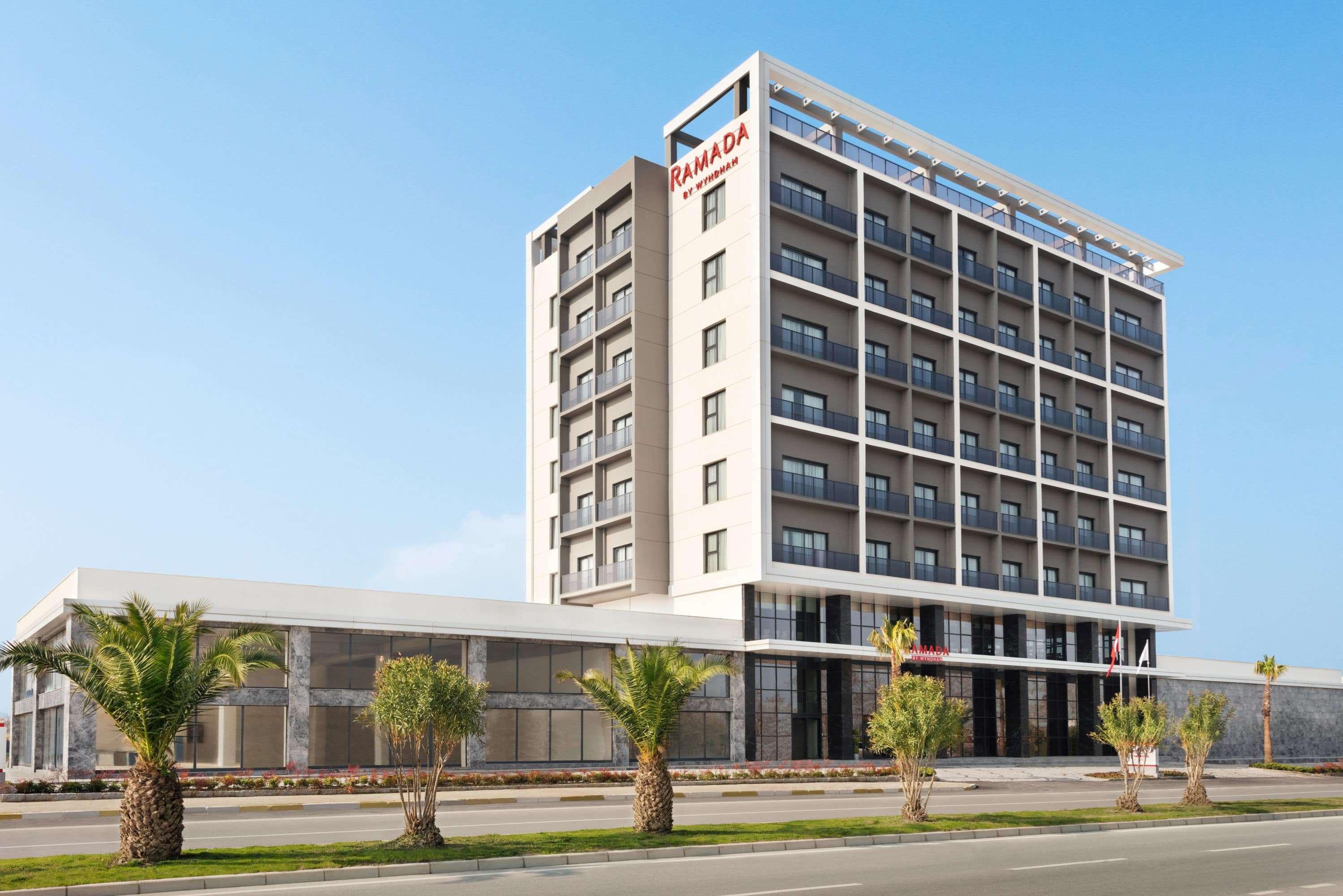 Hotel Ramada By Wyndham Tire Extérieur photo