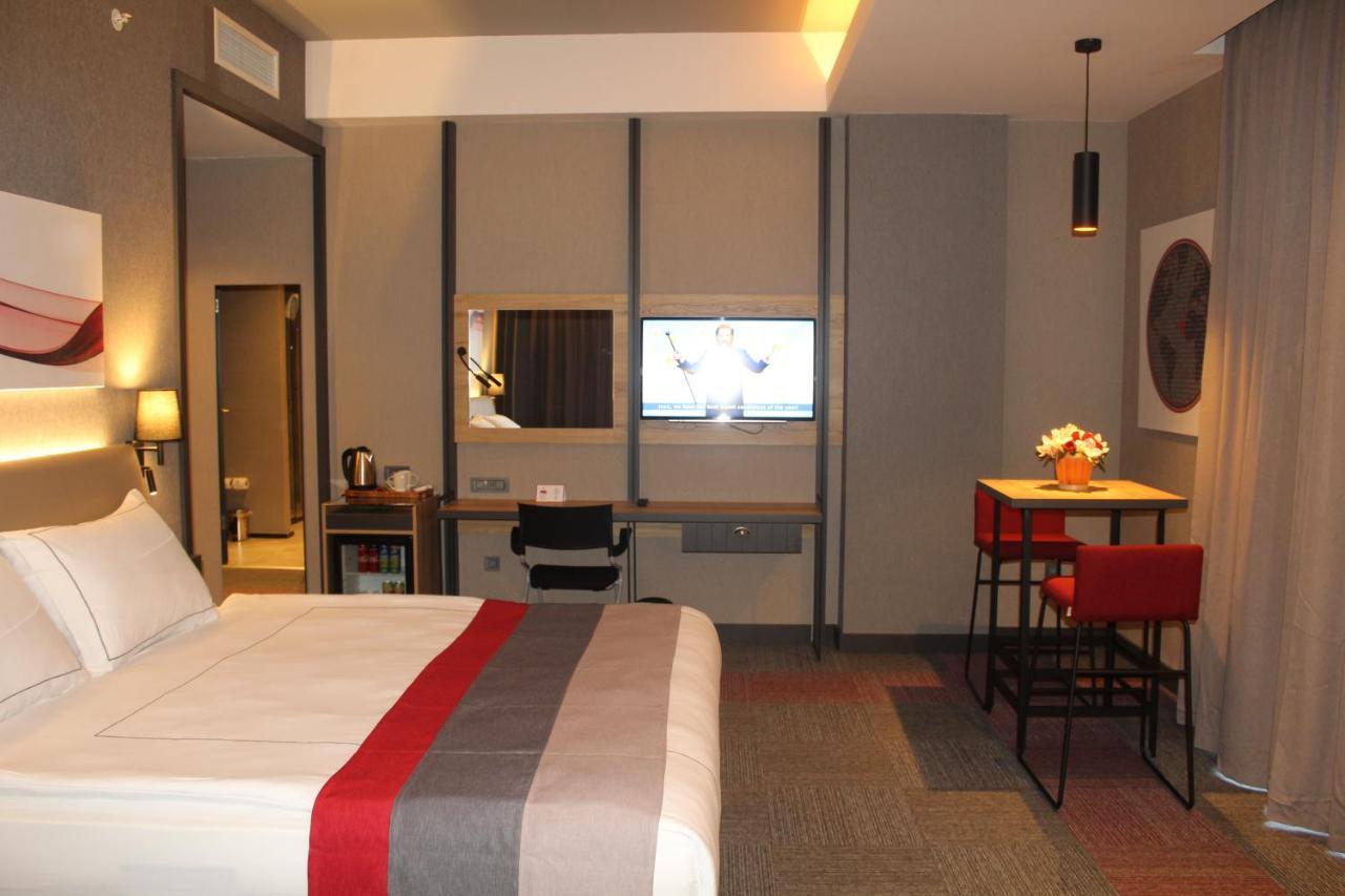 Hotel Ramada By Wyndham Tire Extérieur photo