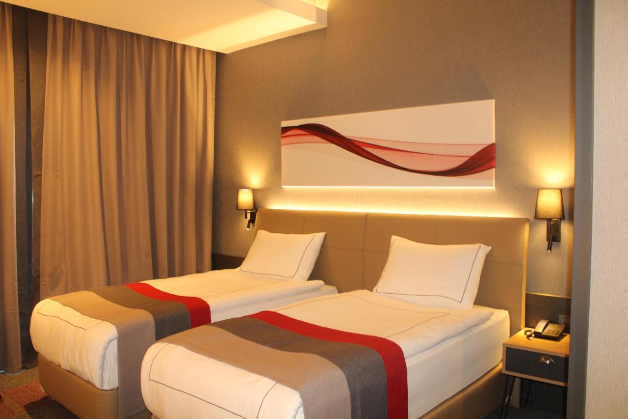 Hotel Ramada By Wyndham Tire Extérieur photo