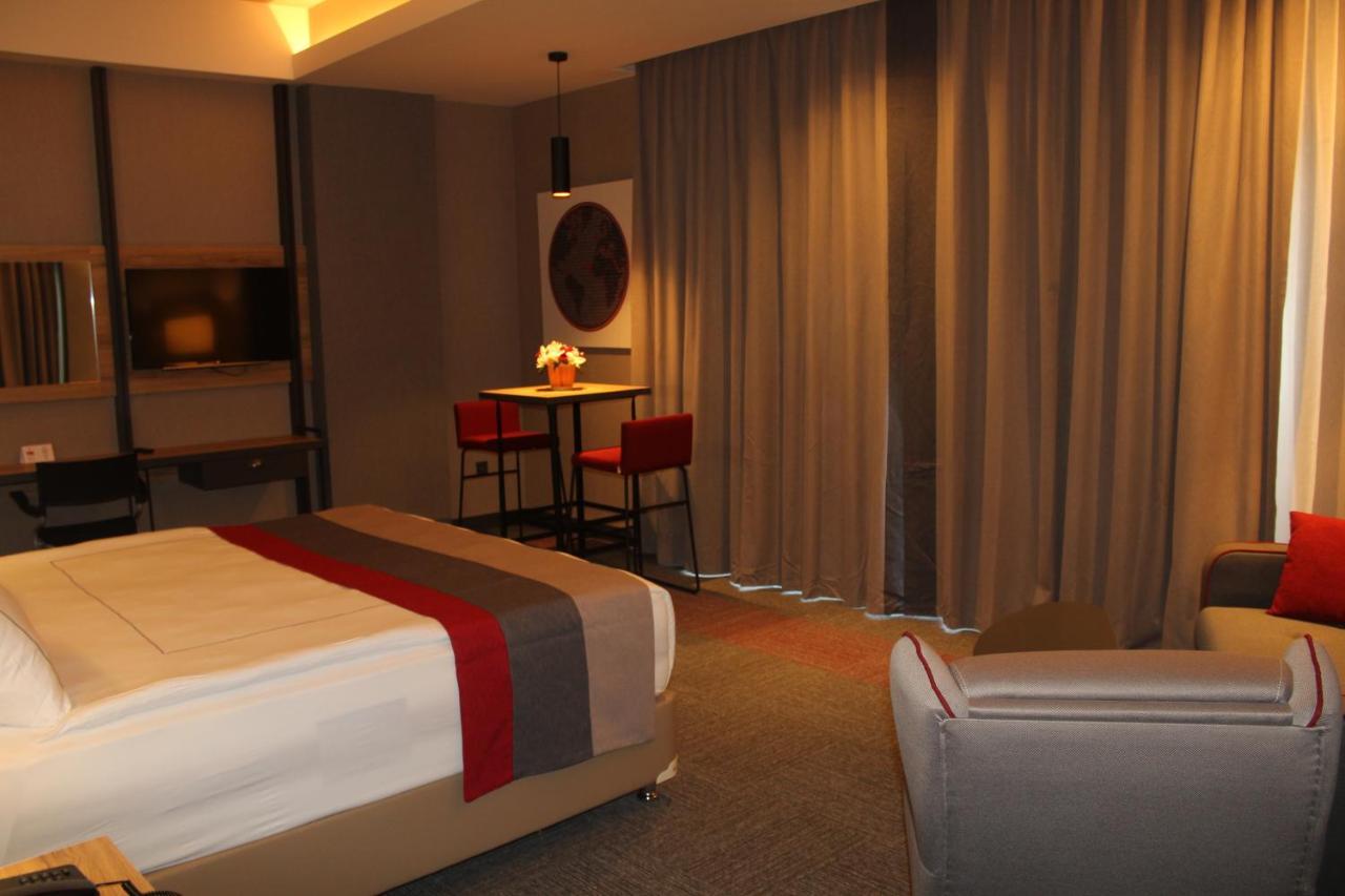 Hotel Ramada By Wyndham Tire Extérieur photo