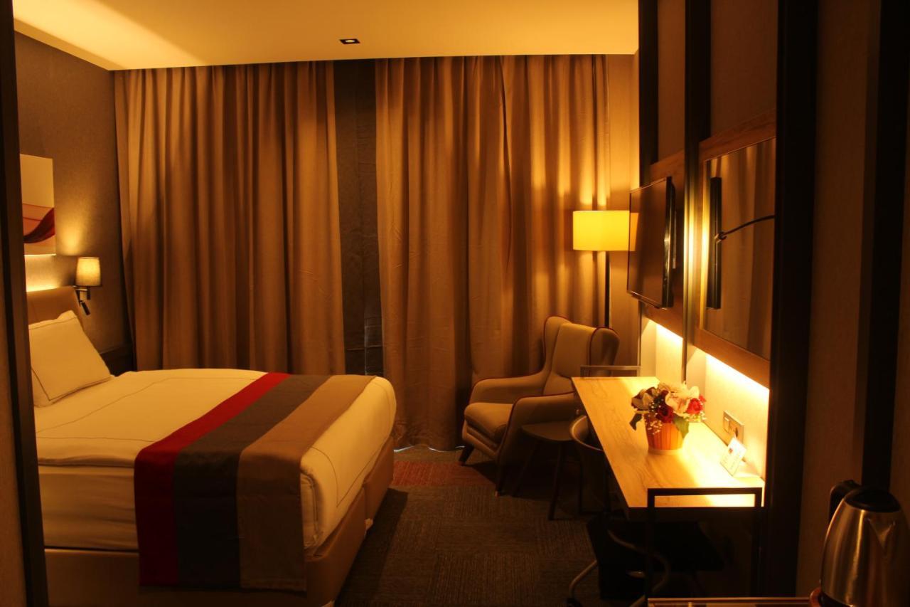 Hotel Ramada By Wyndham Tire Extérieur photo