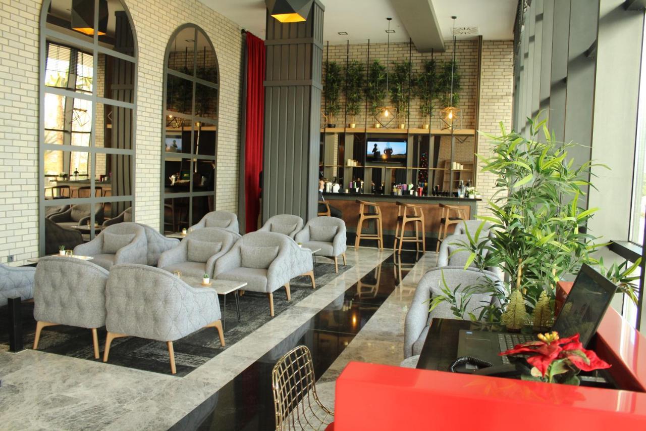 Hotel Ramada By Wyndham Tire Extérieur photo