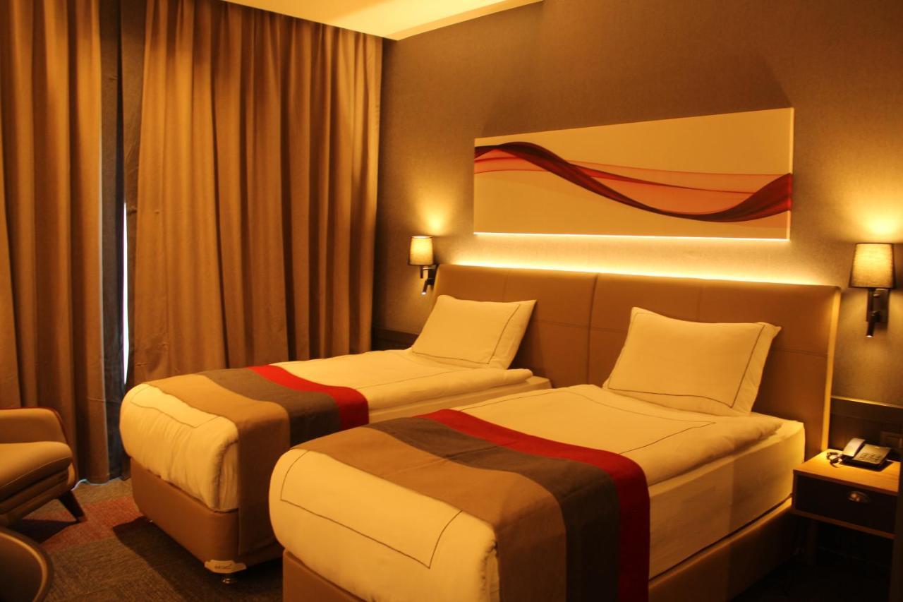 Hotel Ramada By Wyndham Tire Extérieur photo